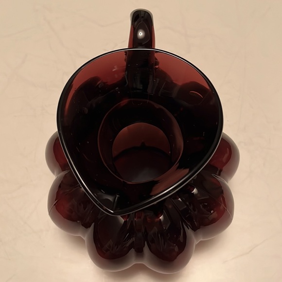 Deep red color small glass pitcher - Picture 3 of 3